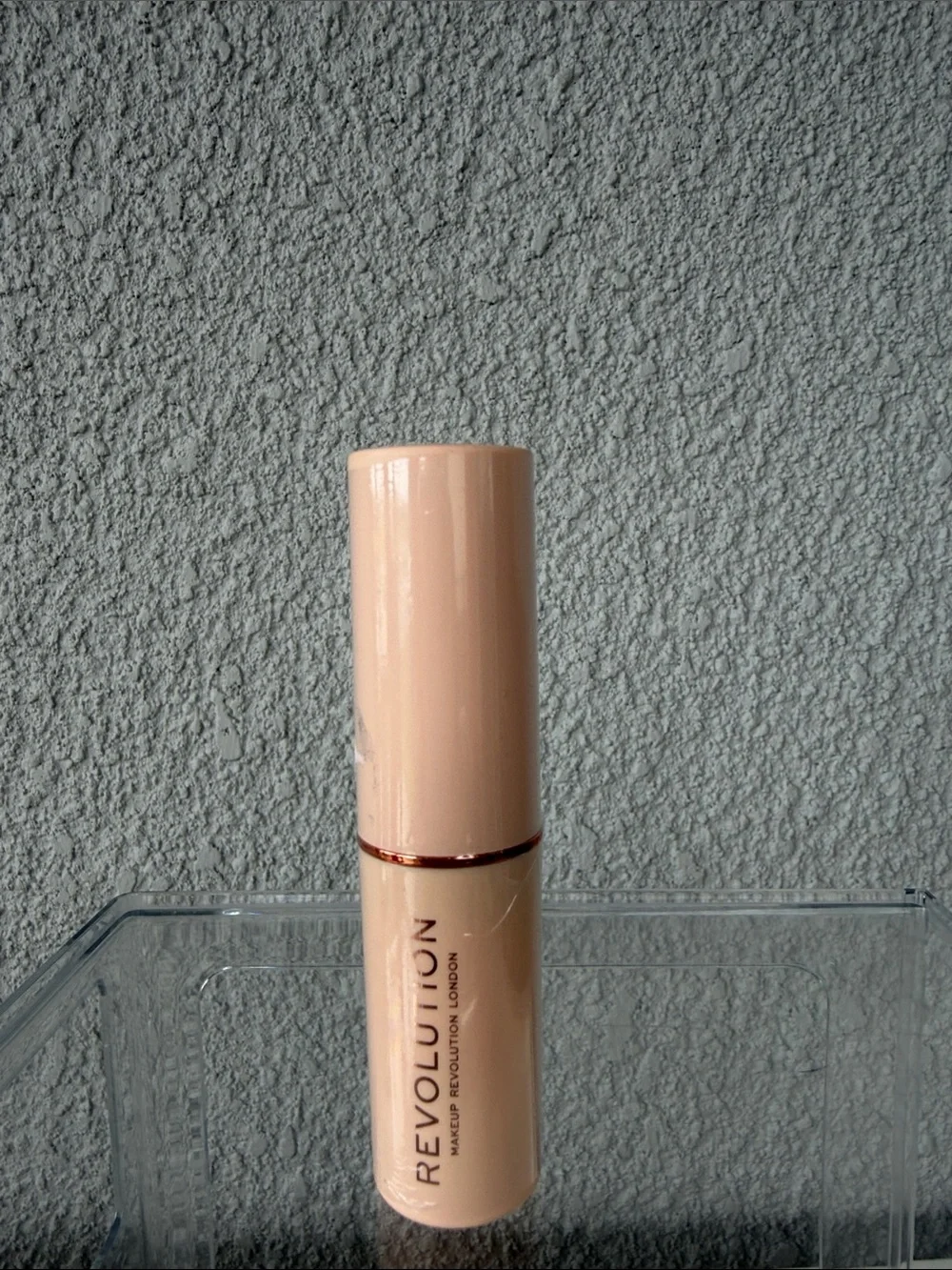 SEALED MAKEUP REVOLUTION LONDON FAST BASE STICK FOUNDATION SHADE F4